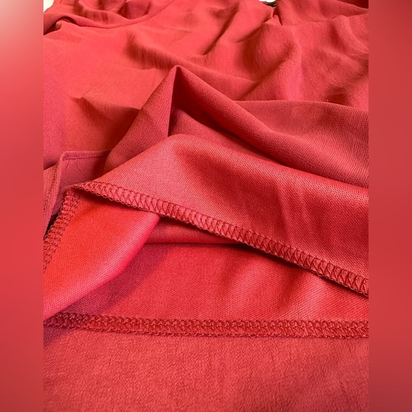 Charlotte Russe Red Flutter Sleeve Blouse with Cut Out and Gold Chain - Picture 5 of 6